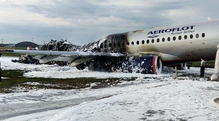 Причины возгорания самолета в Шереметьево ,сколько человек погибло в Шереметьево 5 мая 2019, почему загорелся самолет в Шереметьево