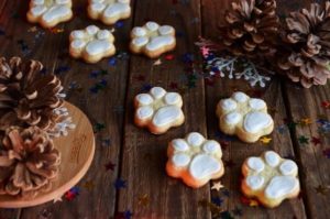 Печенье собачьи лапки рецепт, новогоднее печенье рецепт, печенье для нового года 2018, нарисовать собачьи лапки на печенье