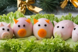 Закуска Поросята рецепт ,Закуска Поросята как сделать, закуски из яиц на Новый год свиньи, как сделать поросенка из яиц, свинки из яиц на Новый год 2019