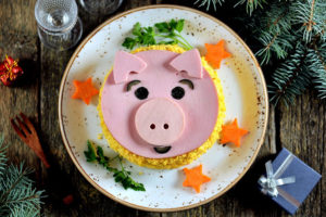 Что приготовить на Новый год 2018, рецепты салатов на Новый год 2018, салаты на Новый год свиньи, Что приготовить на Новый год 2018 свиньи