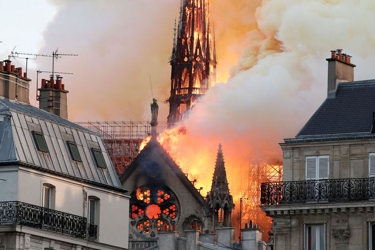 Собор Парижской Богоматери может быть полностью разрушен