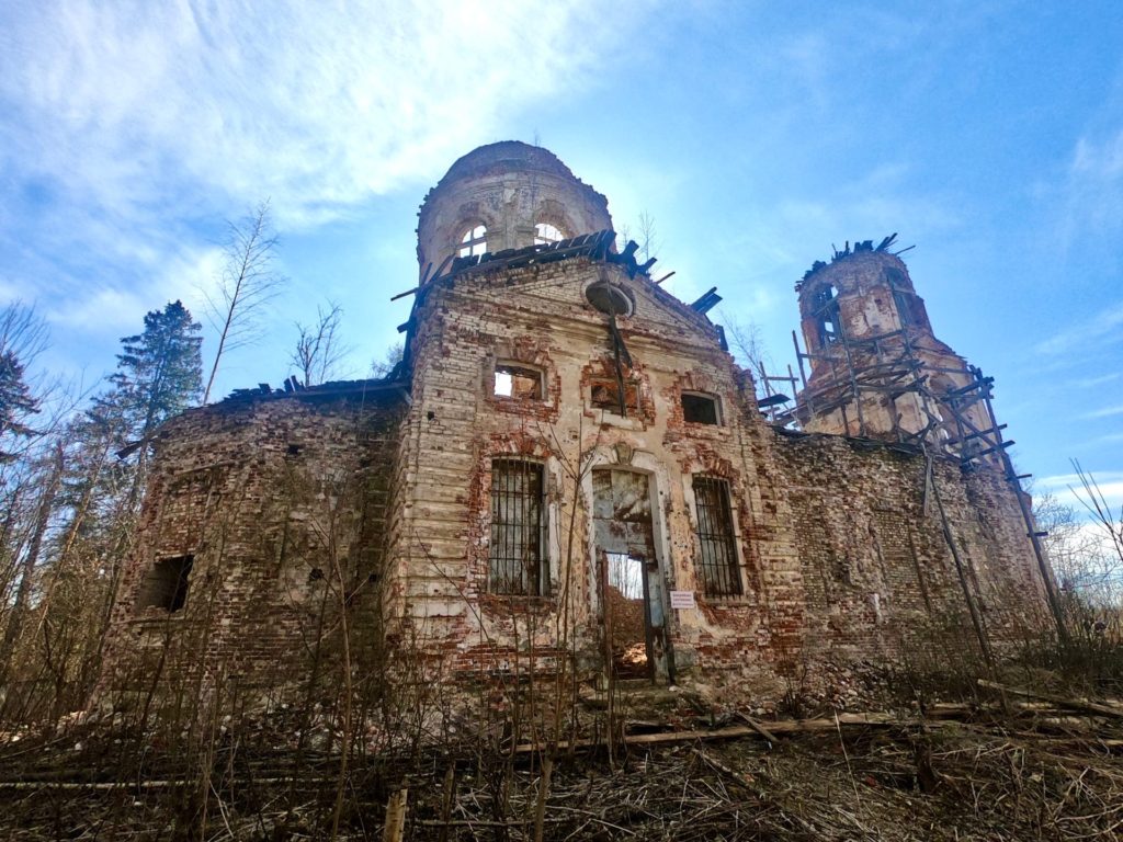 Заброшенная церковь в Елизаветино, Ленобласть