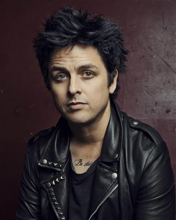 Солист Green Day послал США и сказал, что откажется от гражданства