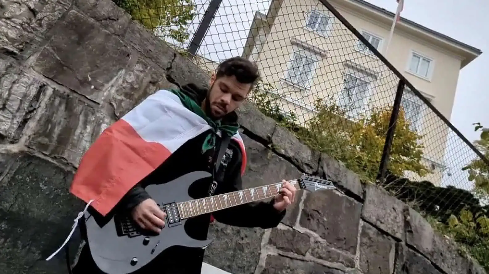 Иранская блэк-метал группа сыграла перед посольством Ирана в знак протеста